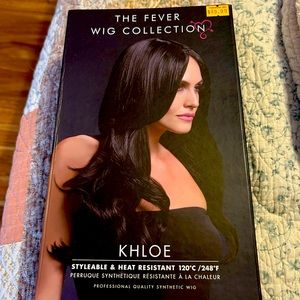 Khloe wig black. Long wave with center part.Perfect for Halloween! 🎃